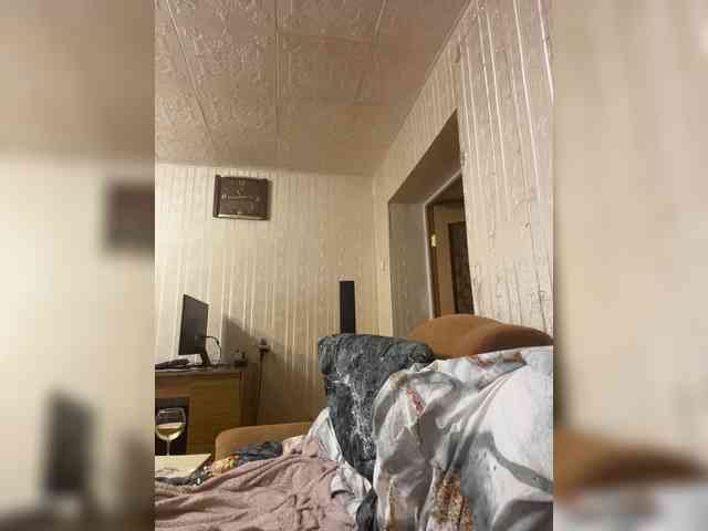 Letti28's cam show statistics and live stream