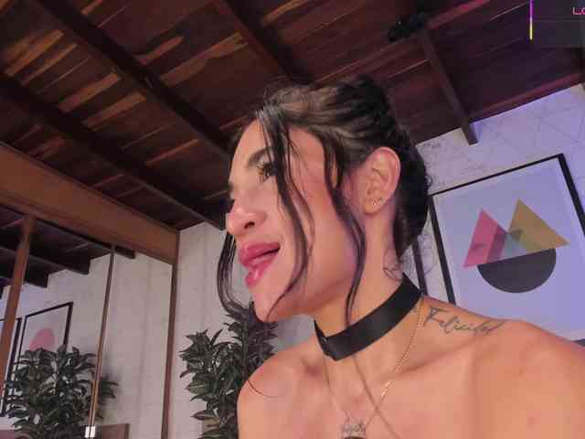Modelo: AgattaDuque