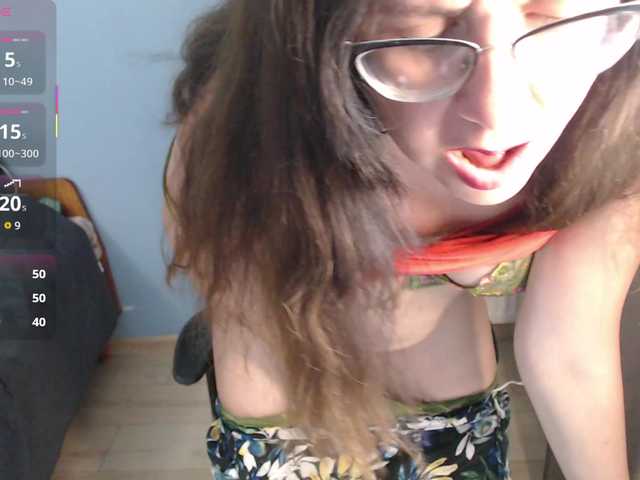 le modèle mandarinka28 est en webcam porno dans un show sur le site bongacams, il possède les tags suivants: White/Caucasian,Brunette,Shaved