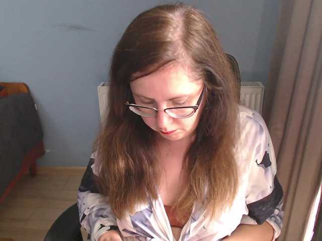 Chat with mandarinka28 live cam