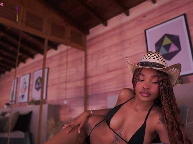 AriaFoster live cam on BongaCams