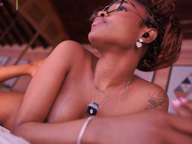 AriaFoster live cam on BongaCams