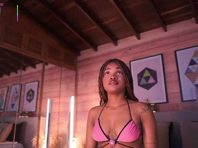 AriaFoster live cam on BongaCams