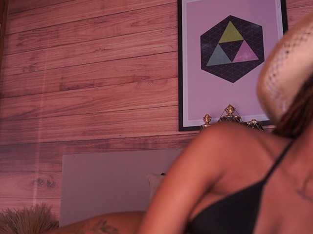 AriaFoster live cam on BongaCams