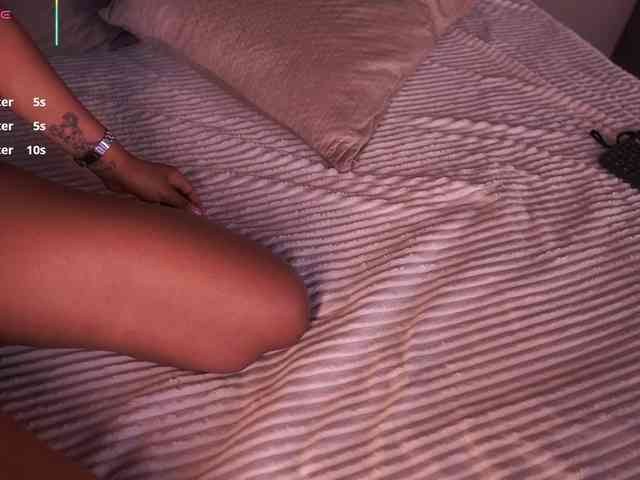 AriaFoster webcam