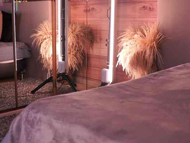 AriaFoster webcam
