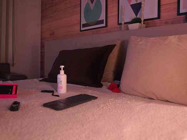 AriaFoster webcam
