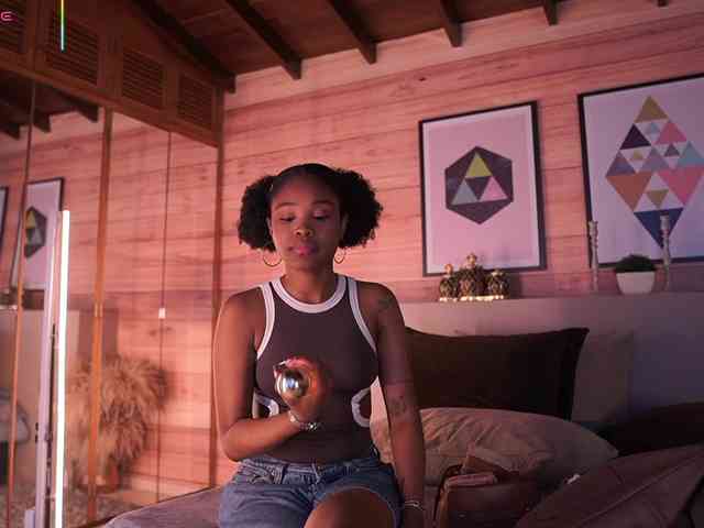 AriaFoster webcam