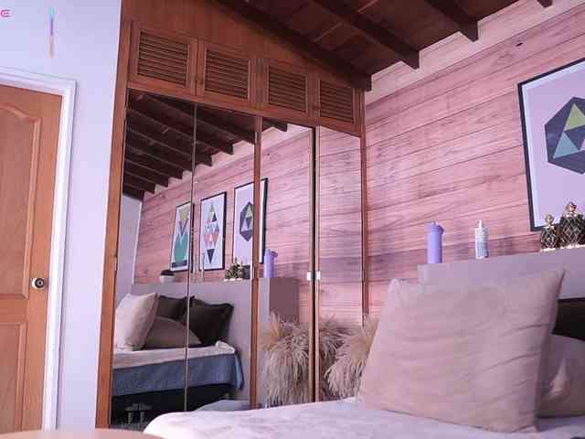 AriaFoster webcam