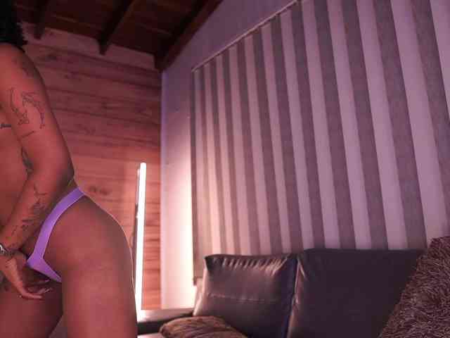 AriaFoster webcam
