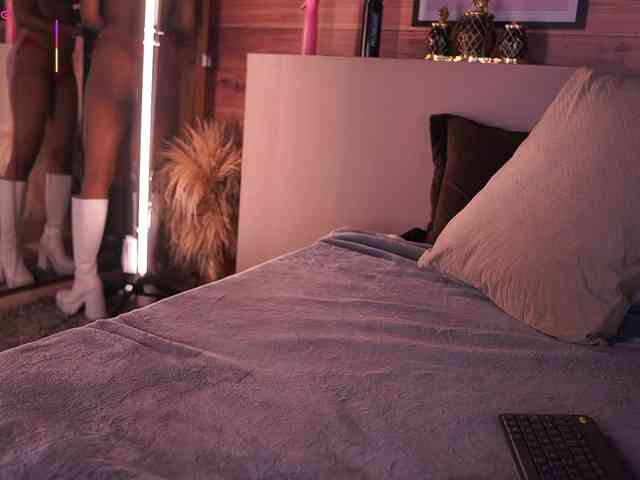AriaFoster webcam