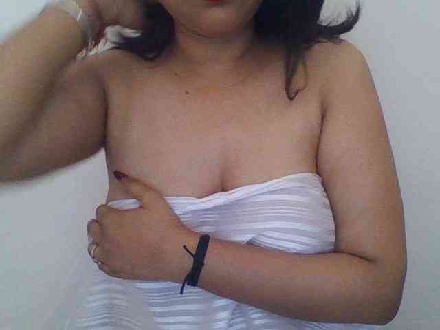 WildSarita22 webcam