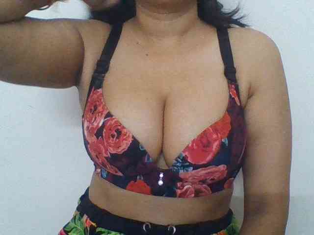 WildSarita22 webcam