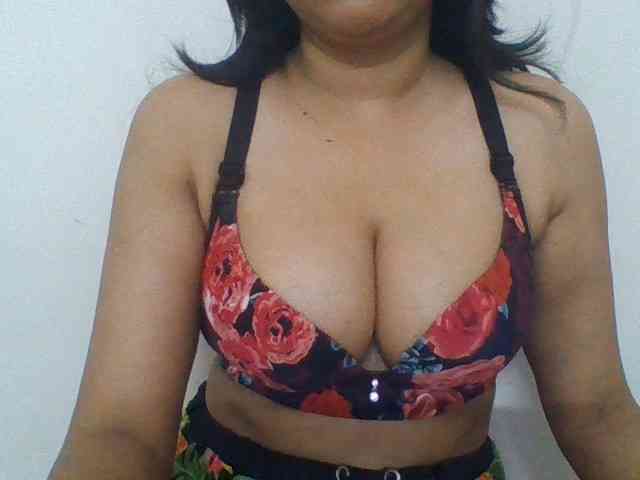 WildSarita22 webcam