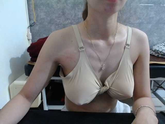 le modèle HotQueen93 est en webcam porno dans un show sur le site bongacams, il possède les tags suivants: Asian,Brunette,Hairy