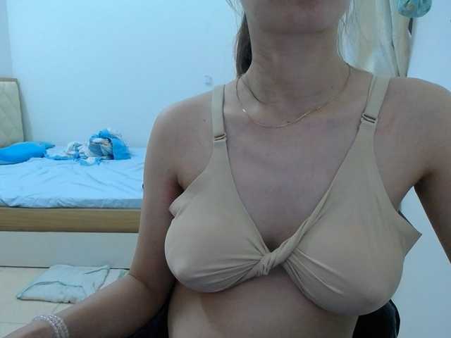 HotQueen93 live webcam show