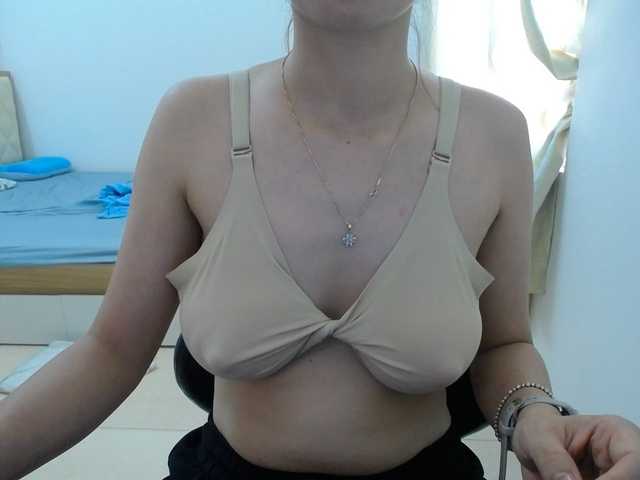 HotQueen93 live webcam show
