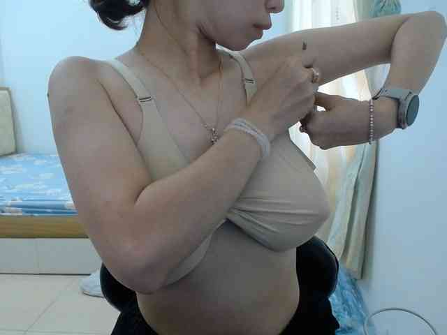 HotQueen93 webcam