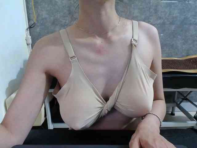 HotQueen93 webcam