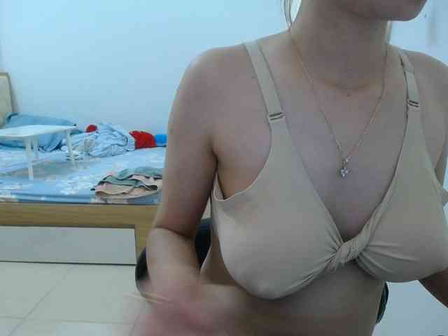 HotQueen93 webcam