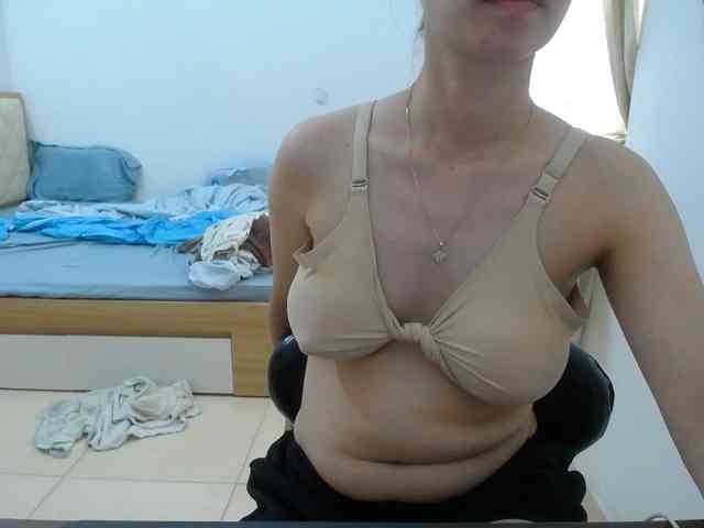 HotQueen93 webcam