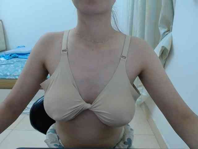 HotQueen93 webcam