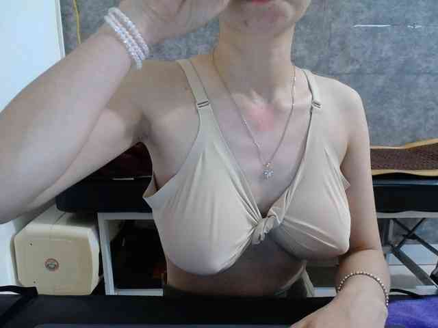 HotQueen93 webcam