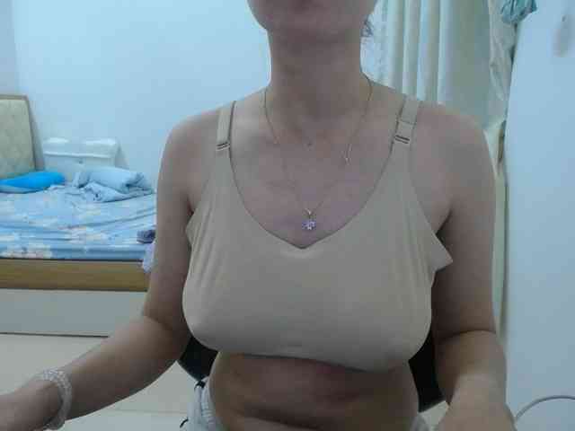 HotQueen93 webcam