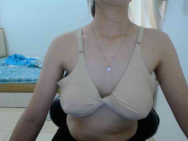 HotQueen93 webcam