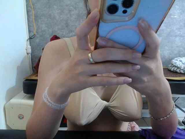 HotQueen93 webcam