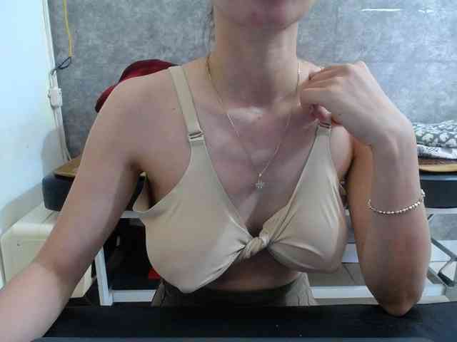 HotQueen93 webcam