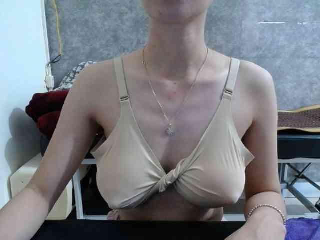 HotQueen93 webcam