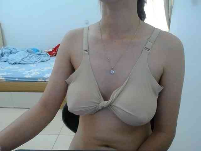HotQueen93 webcam