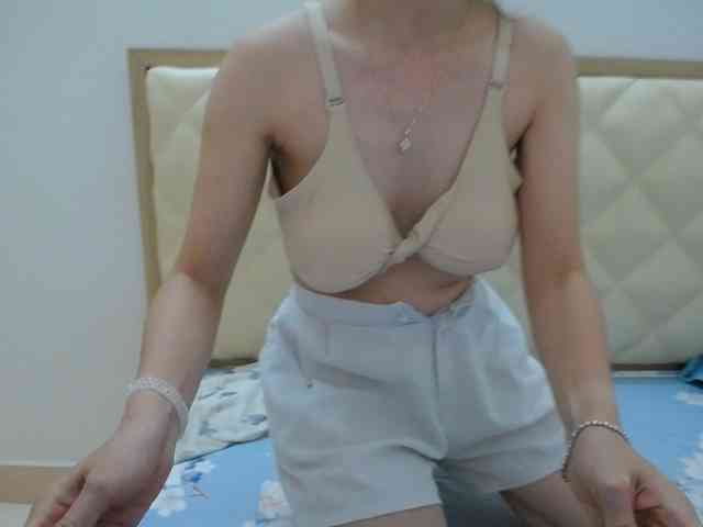 HotQueen93 webcam