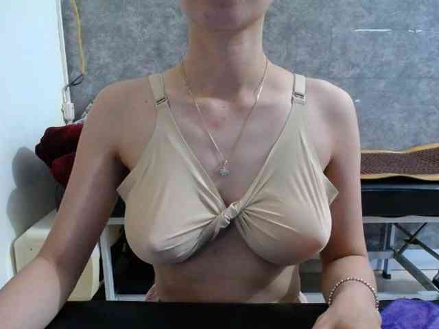 HotQueen93 webcam