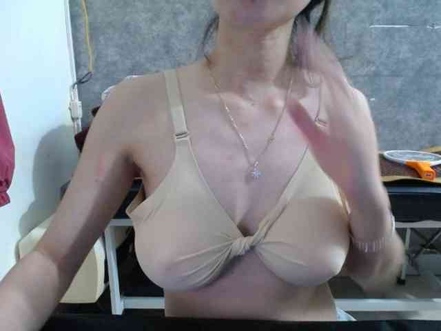 HotQueen93 webcam
