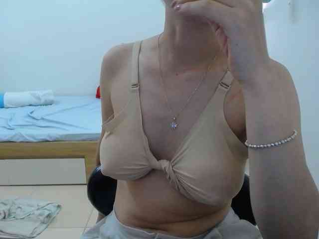 HotQueen93 webcam