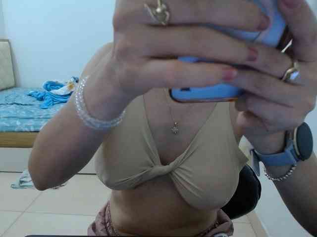HotQueen93 webcam