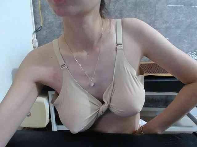 HotQueen93 webcam