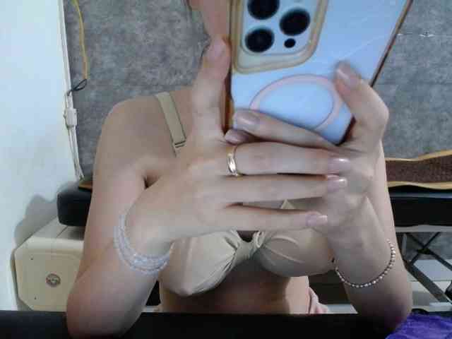 HotQueen93 webcam