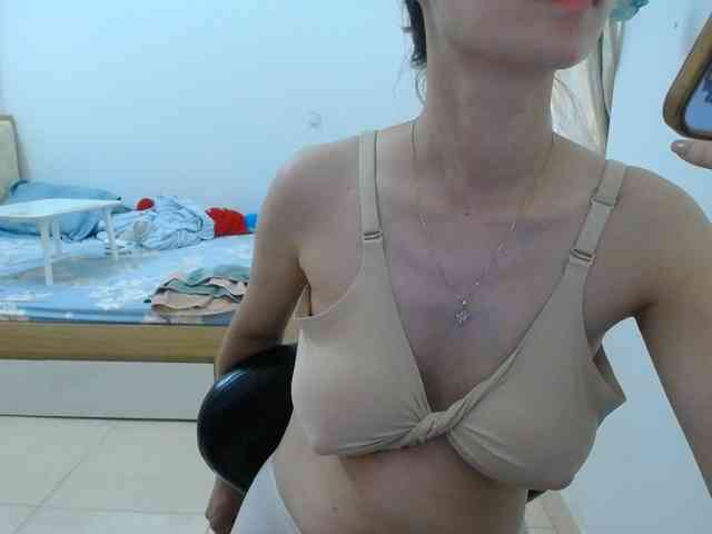 HotQueen93 webcam