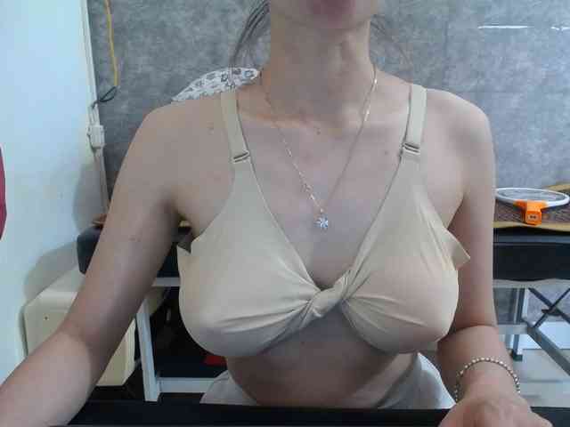 HotQueen93 webcam