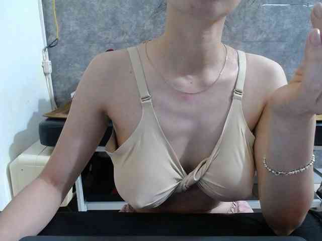 HotQueen93 webcam