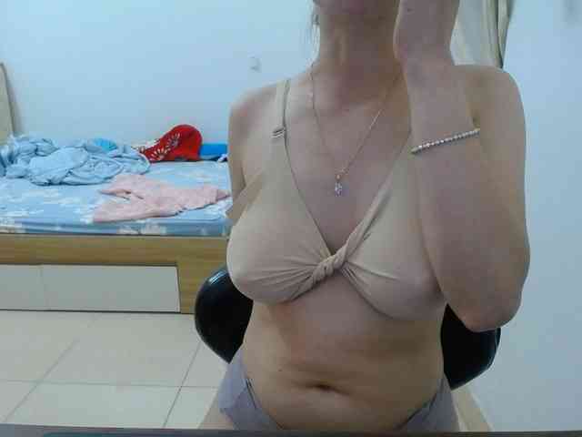 HotQueen93 webcam