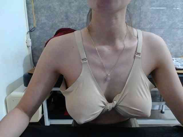 HotQueen93 webcam