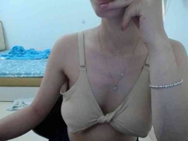 HotQueen93 webcam