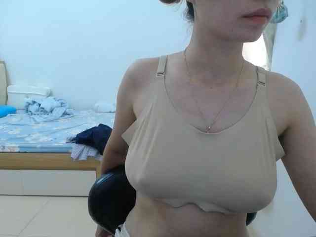 HotQueen93 webcam