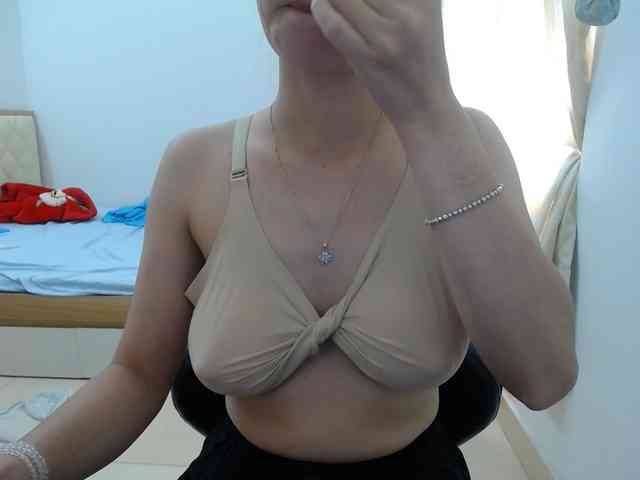 HotQueen93 webcam