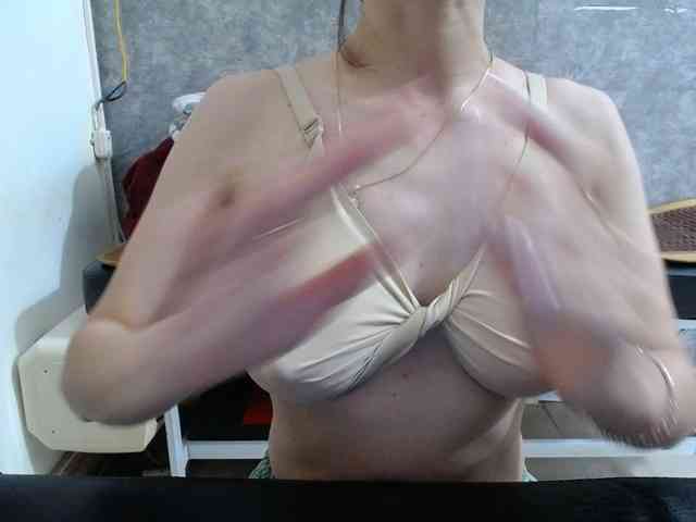 HotQueen93 webcam