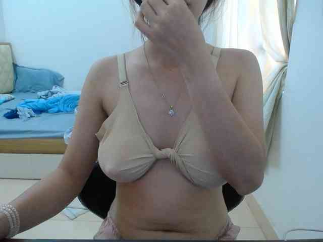 HotQueen93 webcam